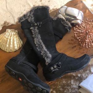 North Face Snow Boots Size 5 NEW never worn no box